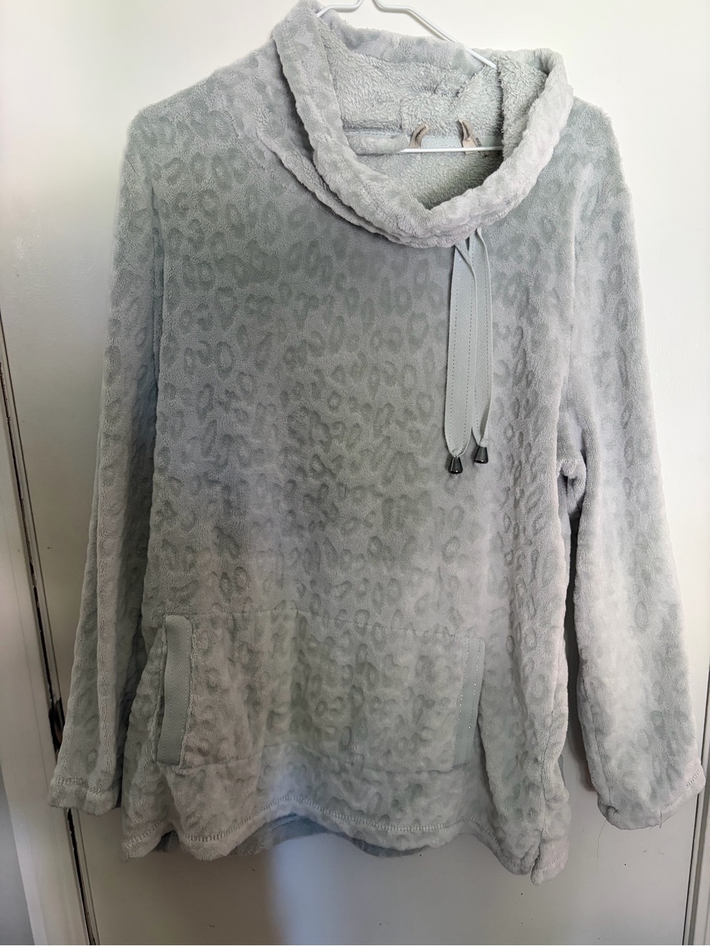 Women’s Soft Surroundings XL Plush Cowl Neck Pullover Gray Animal Print Tote14